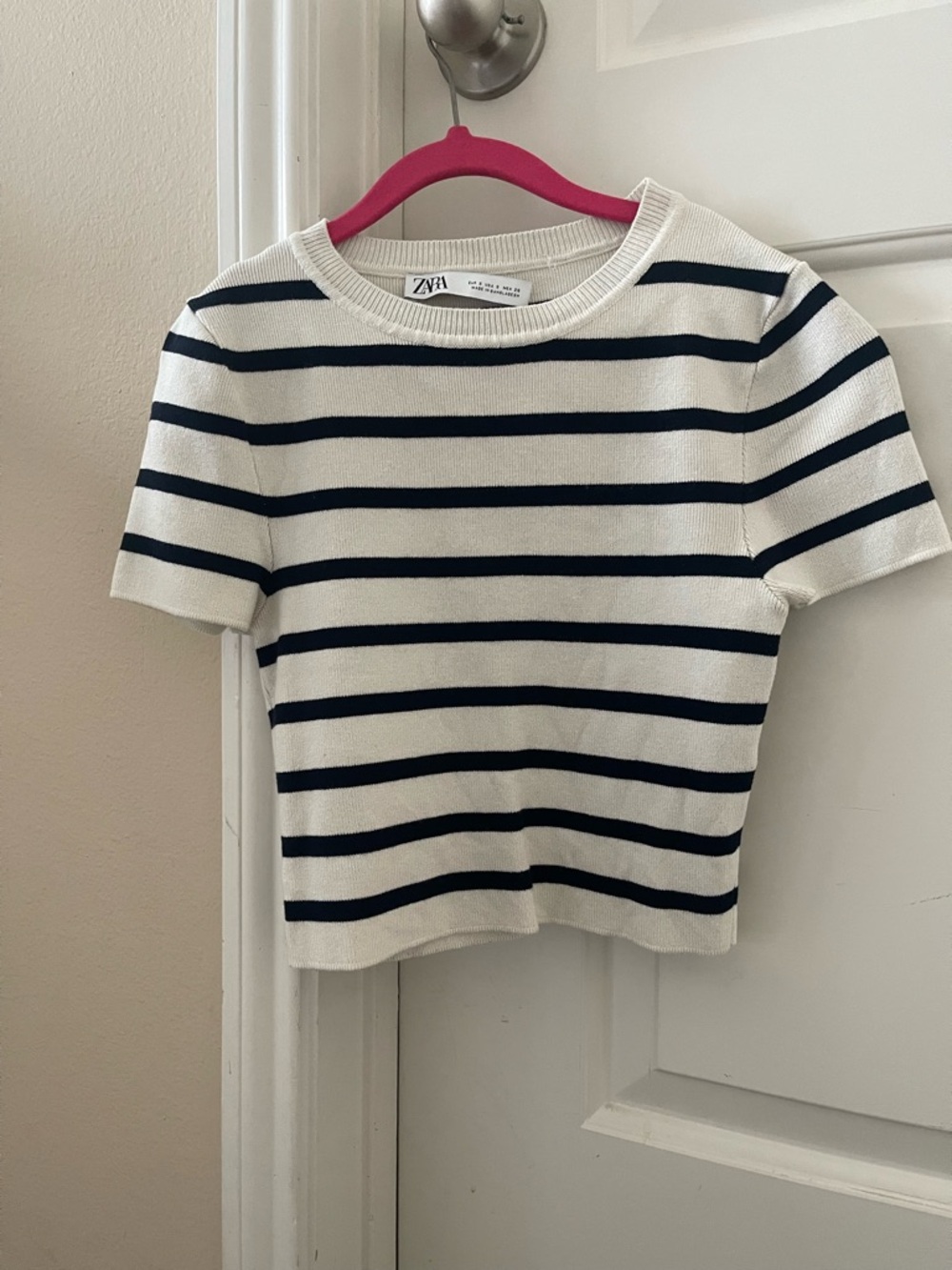 Zara White and Navy Striped Short Sleeve Knit Top